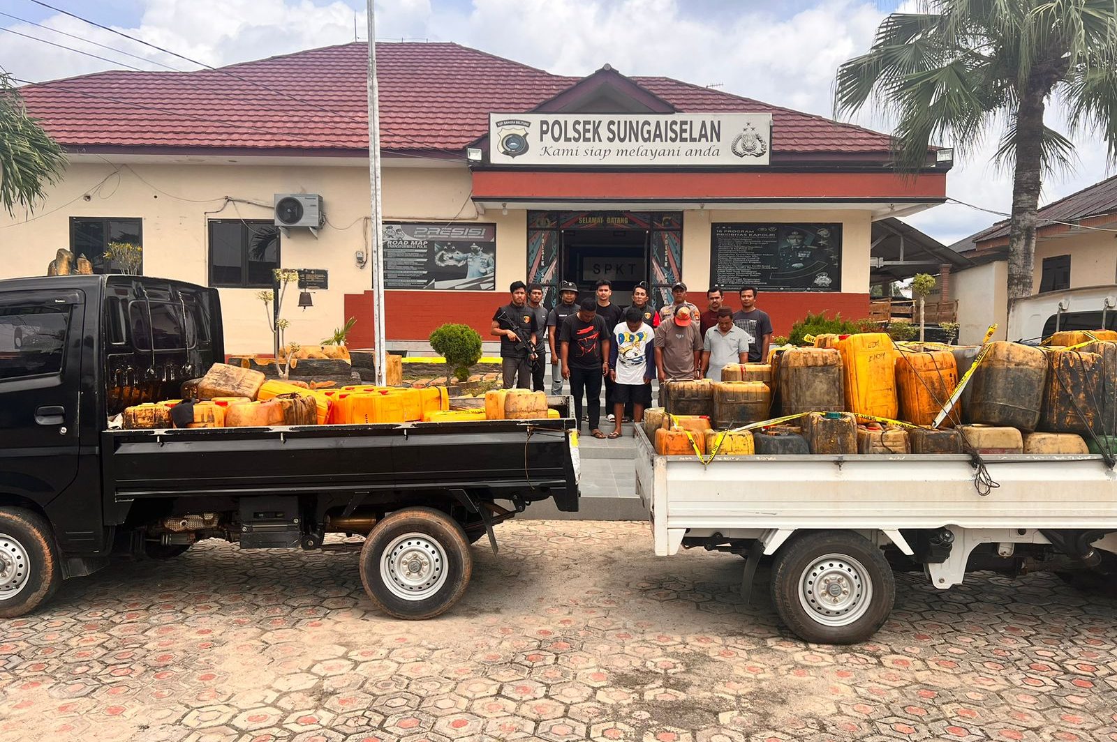 Bb bbm ilegal polsek S selan